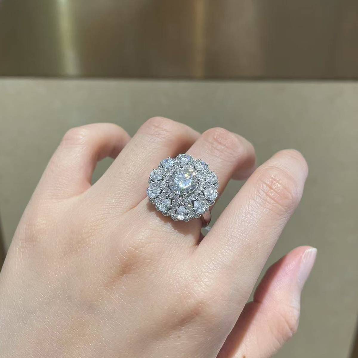 Luxury Pearl Small Diamond Set Women's Ring S925 Silver Plated Platinum Customized Selection Main Stone Moissanite 2.0ct/Side Stone Cubic Zirconia